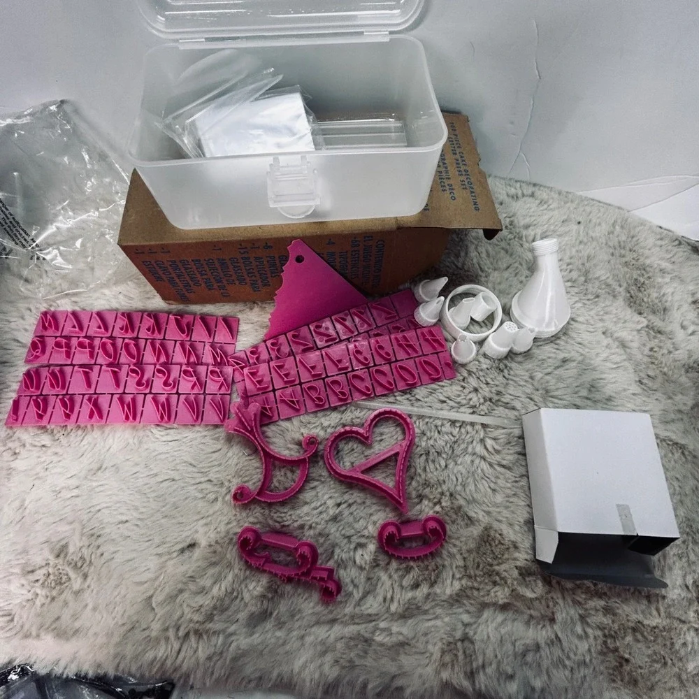 Avon 100 Piece Cake Decorating Letter Press Set Stencils‎ Molds Tips Kit